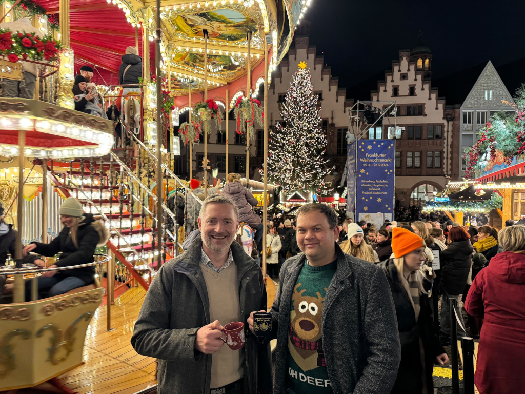 Photo Artem and Christoph in front of Frankfurn Christmas Market